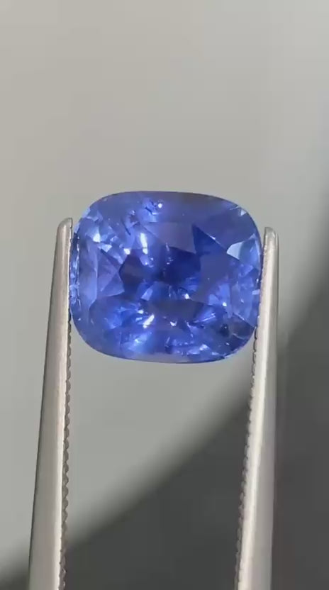 Zafiro azul natural, 5.98 ct